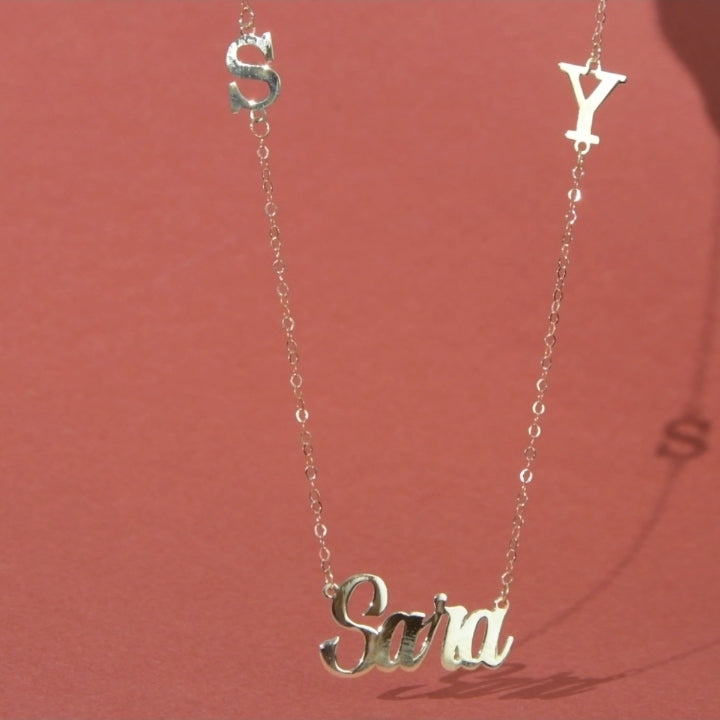 Collier Nom personnalisé et lettres en Or 18k